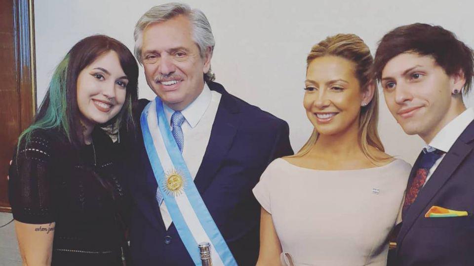 estanislao-fernandez-junto-a-su-novia-recorrida-en-redes-y-fotos-en-la-casa-rosada-817423