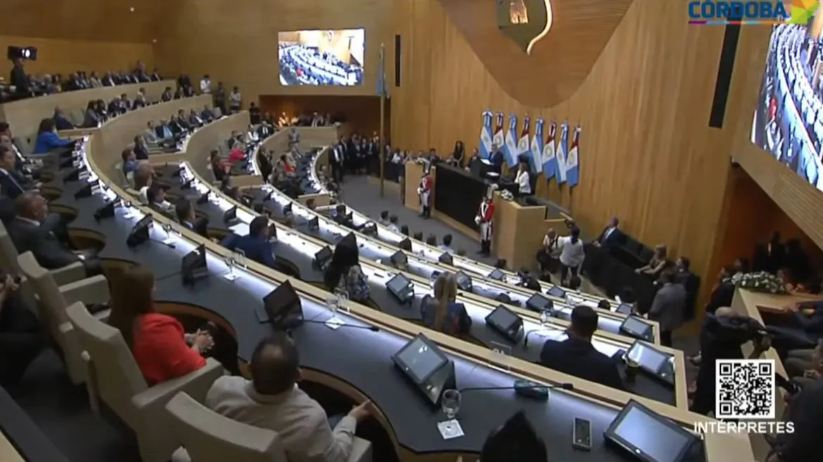 EN VIVO l ASUME MARTÍN LLARYORA COMO GOBERNADOR DE CÓRDOBA