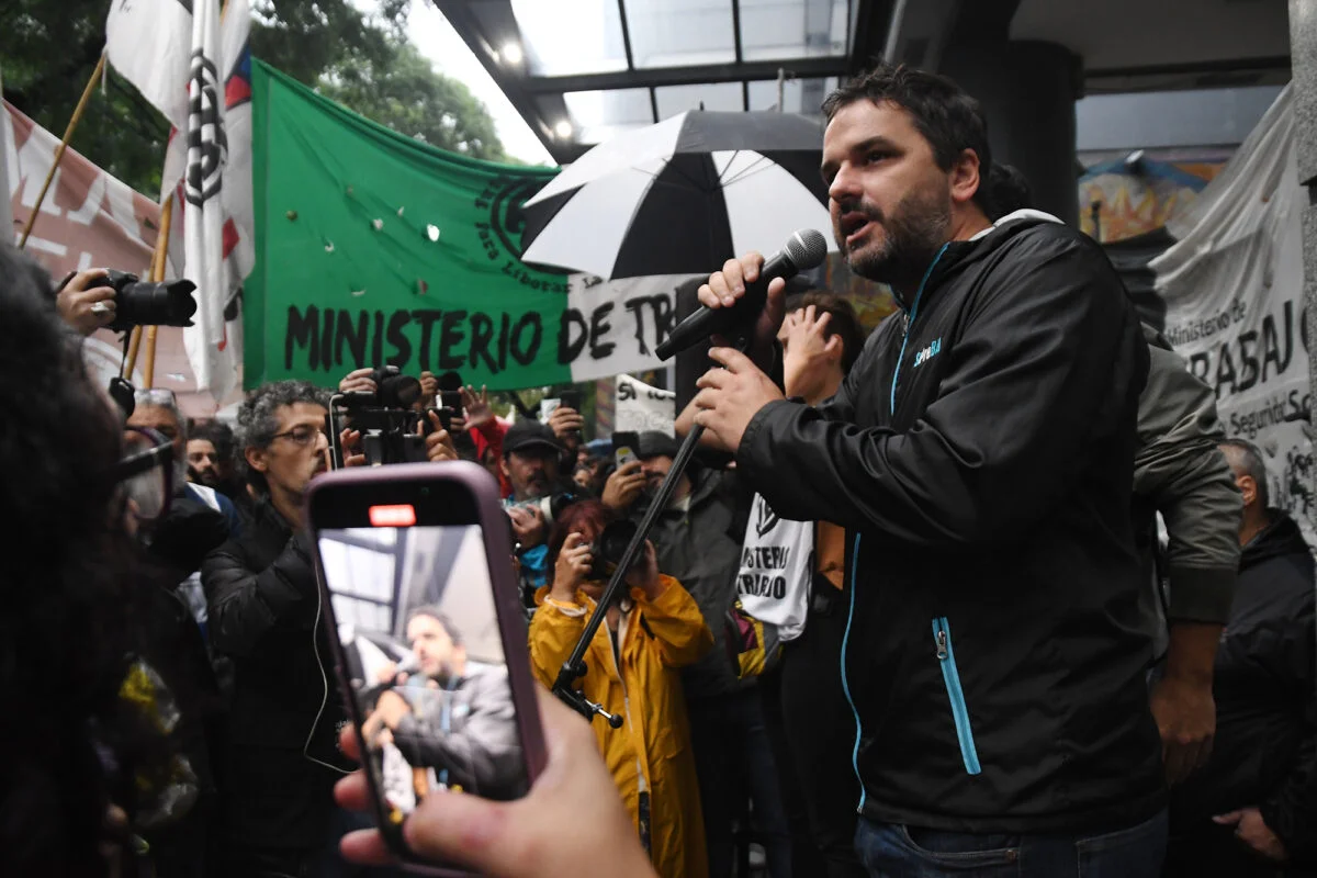 Ministerio-de-Trabajo-despidos-asamblea-ATE-foto-somostelam-11-1200x800