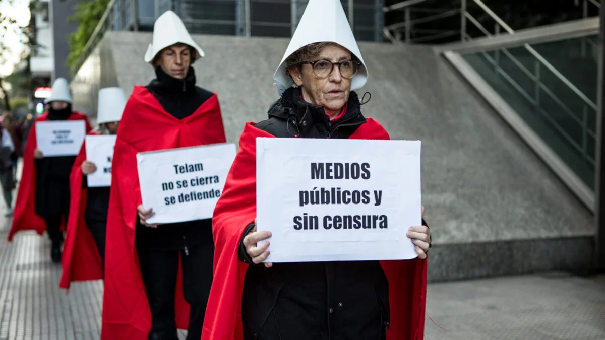 169-Senado-intervencion-Criadas-medios-publicos-foto-Lina-Etchesuri-La-Vaca-Tuitera-3-1200x675