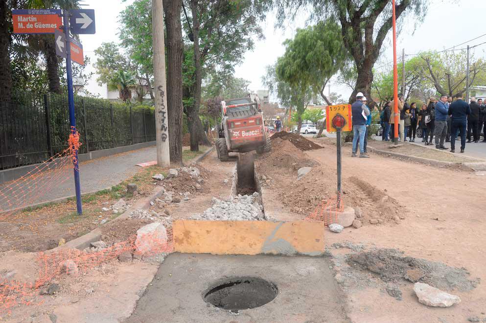 3-El-gobernador-Juan-Schiaretti-firma-convenio-de-red-domiciliaria-de-cloacas