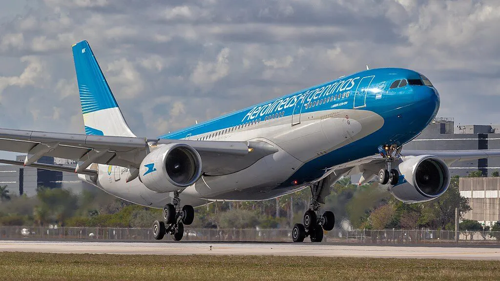 Aerolineas-Argentinas-Airbus-A330-223-LV-FNK-at-Miami-International-Airport