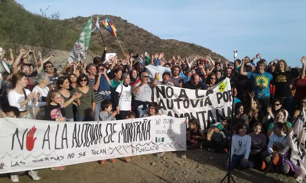 35659877_629617800739792_2555328068776361984_n