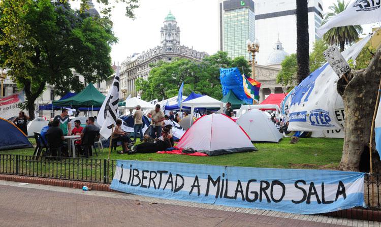 acampe-plaza-mayo-Milagro-Sala
