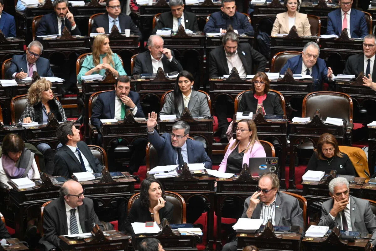 Diputados-sesion-29.04.2024-ley-Bases-foto-Somos-Telam-10-1200x800