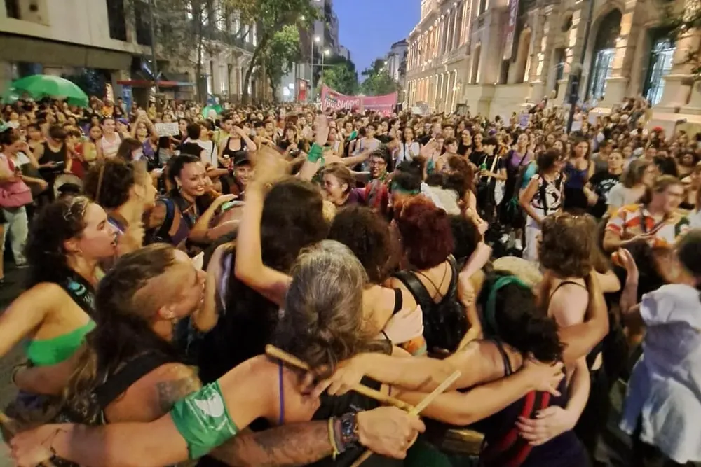 3320035593181346075_3231299329