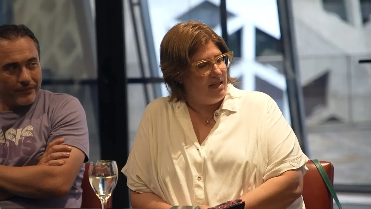 Llaryora recibió a la Comisión de la Memoria (2)