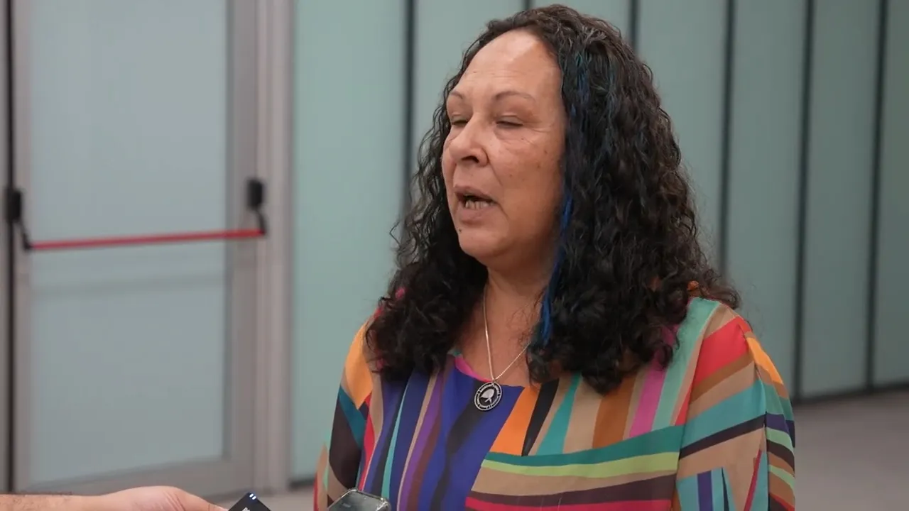 Llaryora recibió a la Comisión de la Memoria (4)