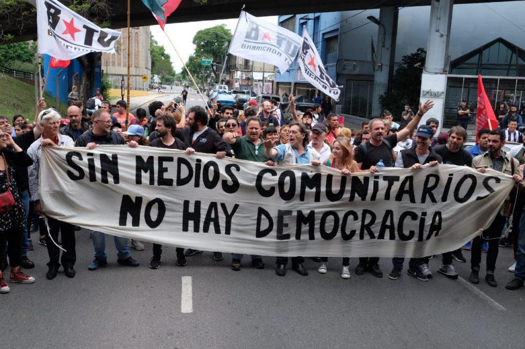 sinmedioscomunitariosnohaydemocracia-1024x682